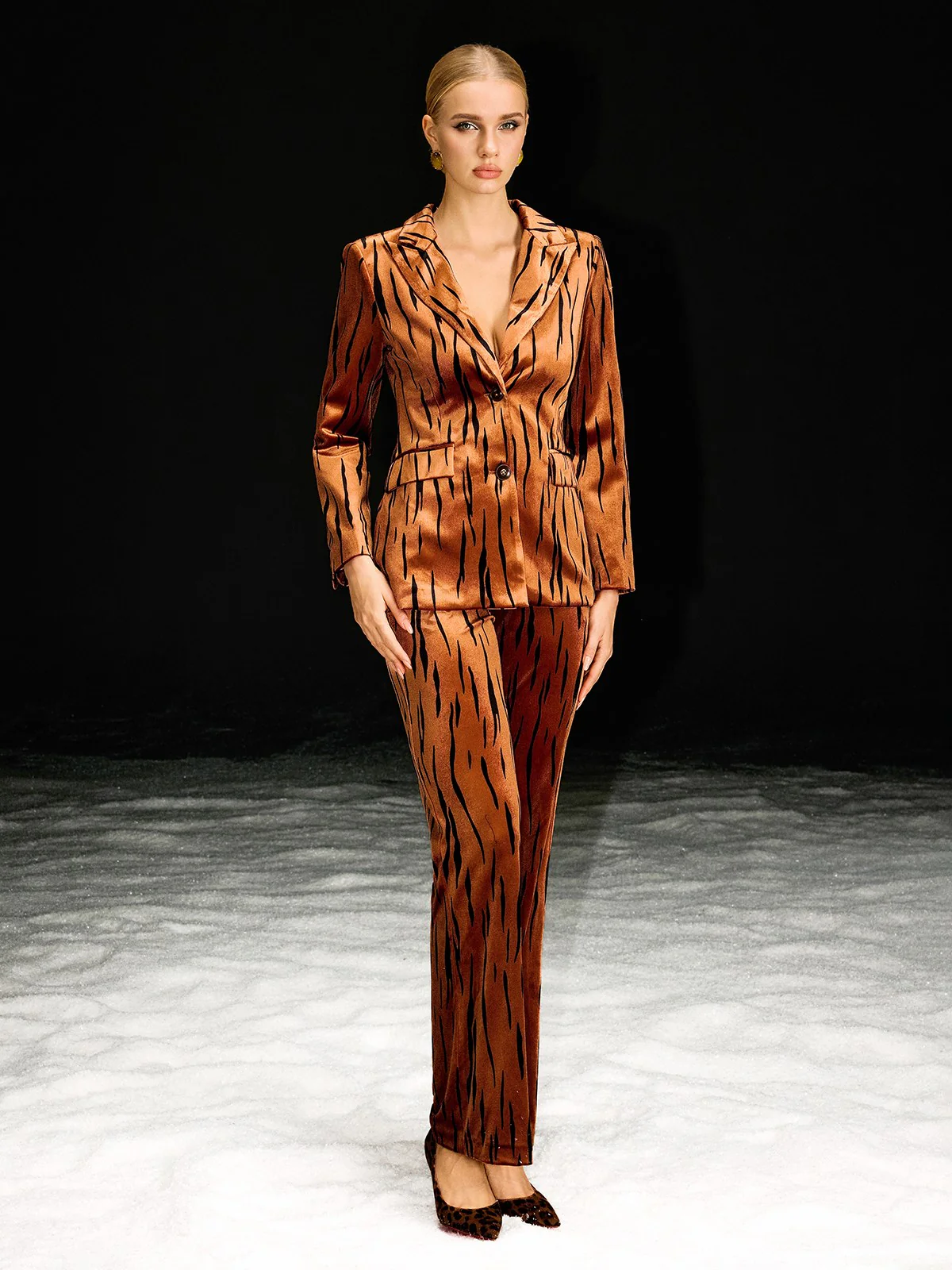 Baroness Printed Blazer Set - Image 3