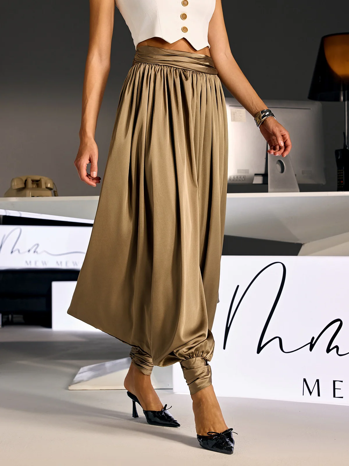 Jarevix Pleated Balloon Pants - Image 3