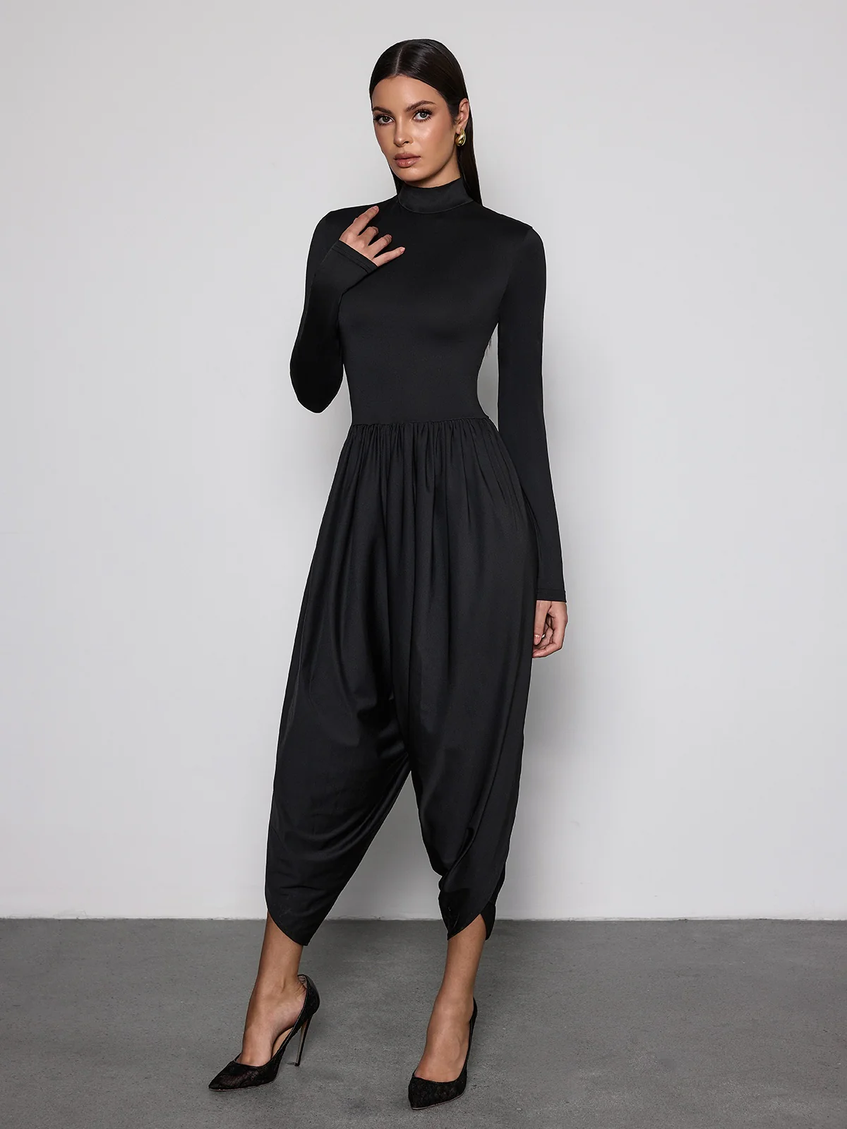 Laurien Long Sleeve Ruched Jumpsuit In Black - Image 7