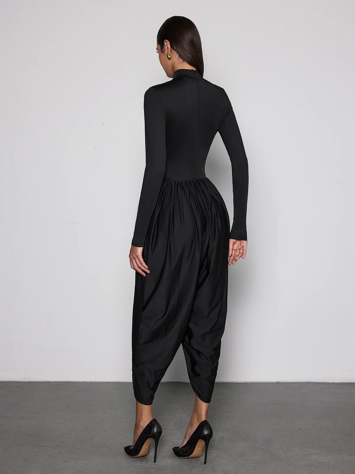 Laurien Long Sleeve Ruched Jumpsuit In Black - Image 9